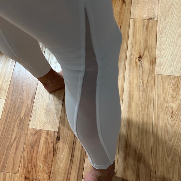 Lululemon White 7/8ths mid-ride leggings. - Picture 3 of 5